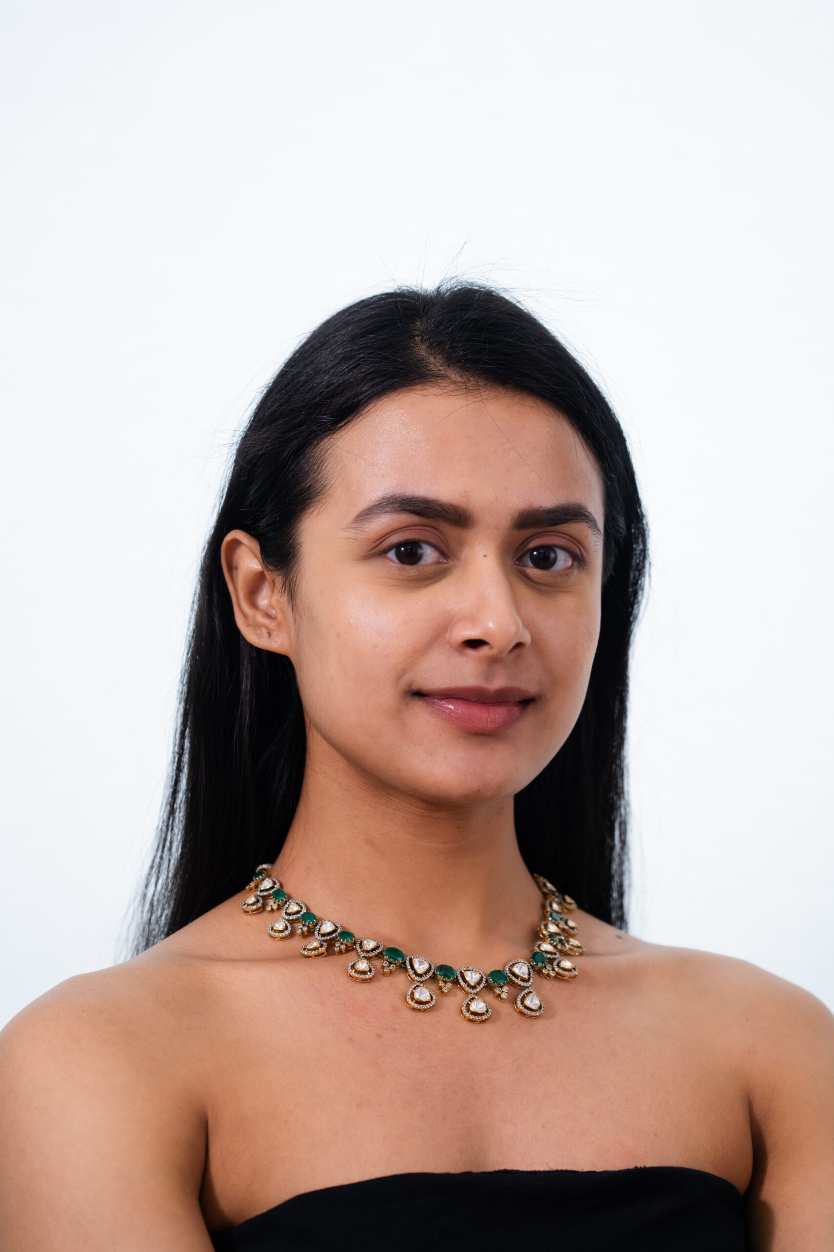 Emerald Teardrop Mozonite Necklace - Image 3