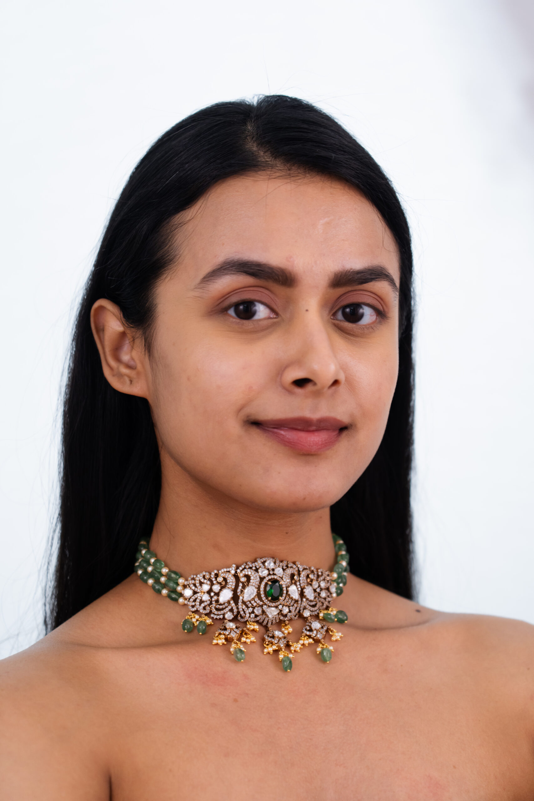 Royal Emerald Mozonite Art Choker - Image 3