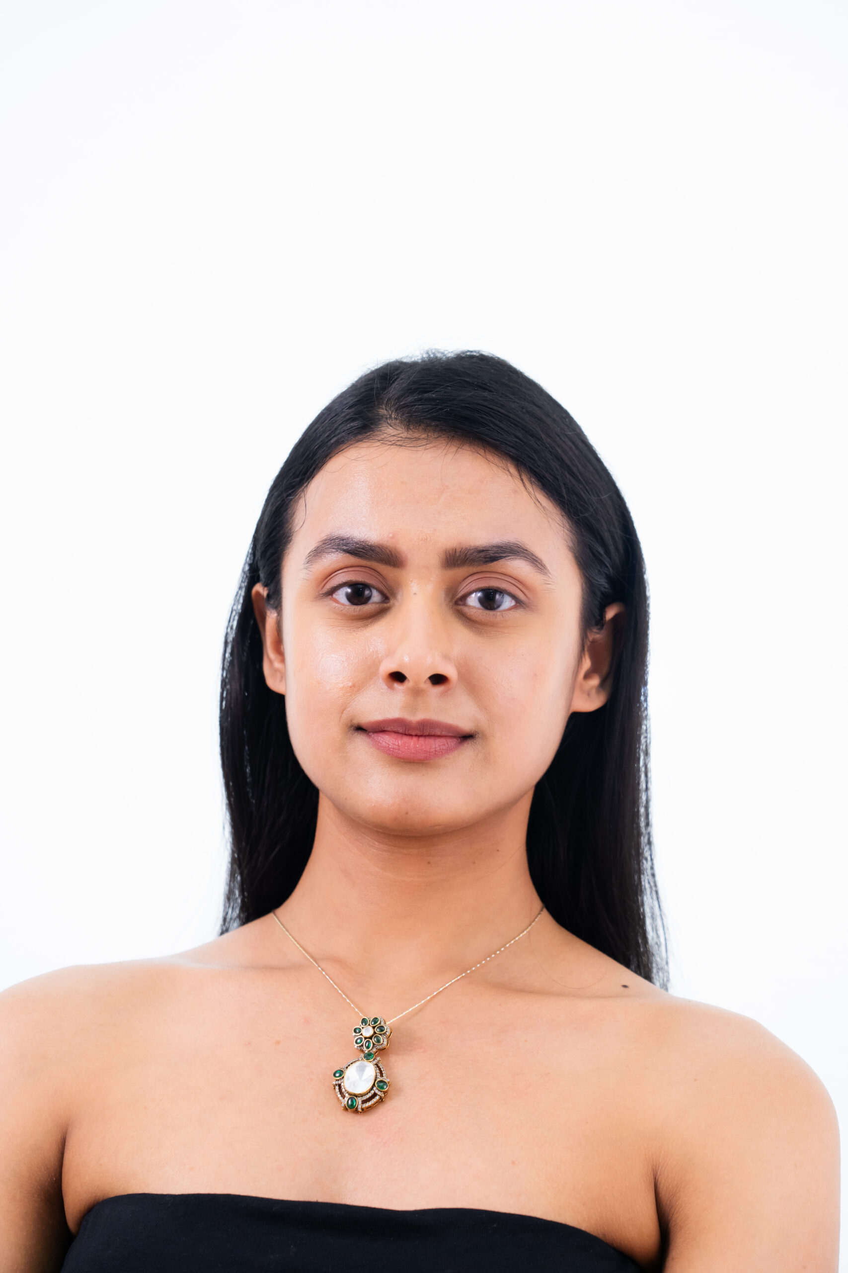 Festive Emerald Highlight Pendant - Image 3